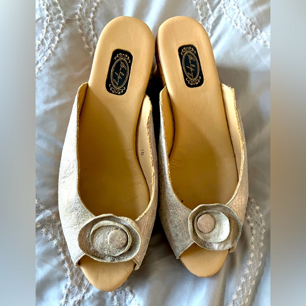 Salpy lily flower toe peak cork bottom sz 10